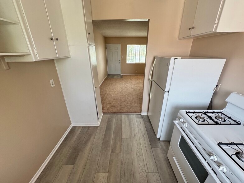 Building Photo - 1152 Irolo St