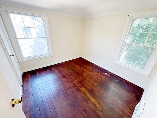 Building Photo - 2 BED 1 BATH BEAUTIFUL SINGLE FAMILY HOME