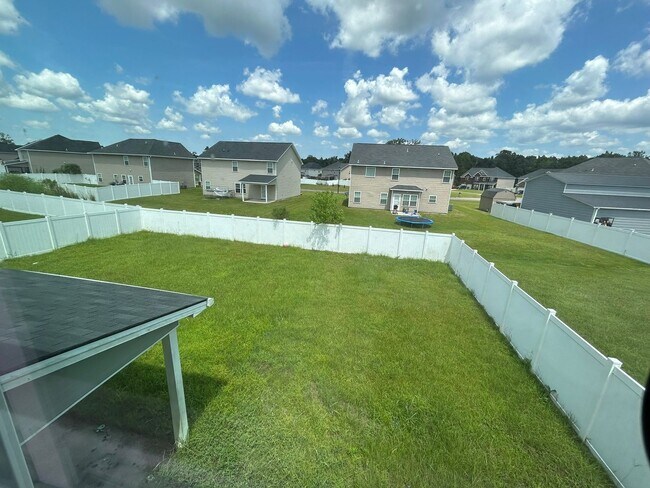 Building Photo - 651 Red Oak Ln