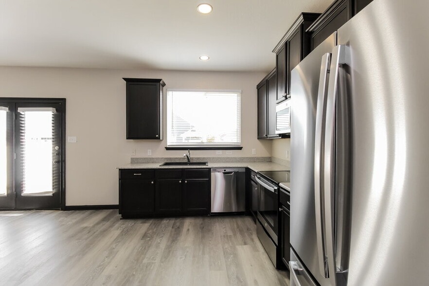 Building Photo - 9136 Benevolent Ct