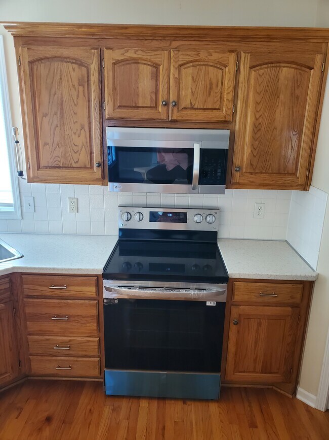 Building Photo - 14612 S Hallet St