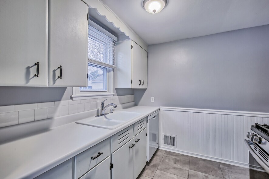 Building Photo - 470 Falstaff Rd