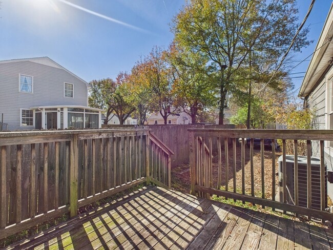 Building Photo - 604 W Vine St