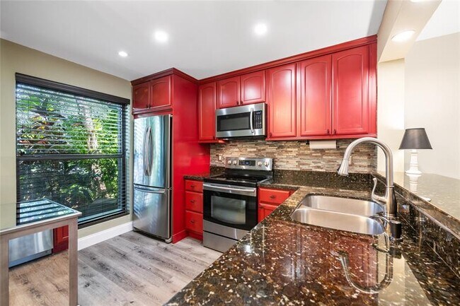 Building Photo - 3020 S Oakland Forest Dr