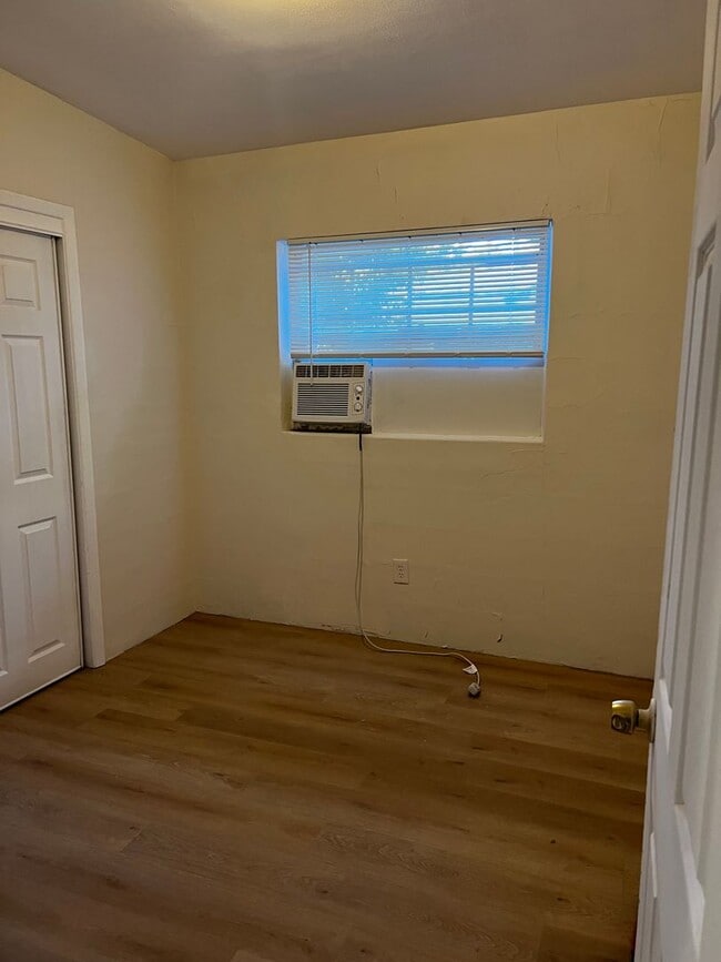 Building Photo - Duplex near Bumby/Michigan