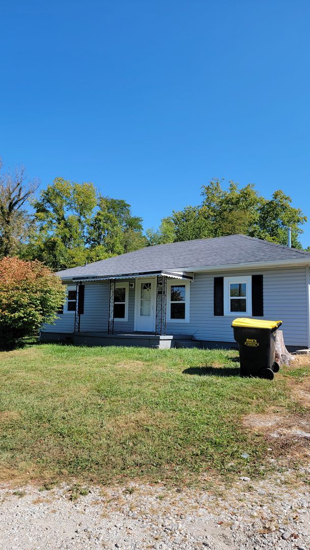 Building Photo - 2 bedroom House: Ellettsville! *Sign a 12-...