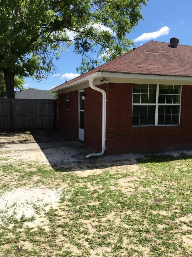Building Photo - House for Rent