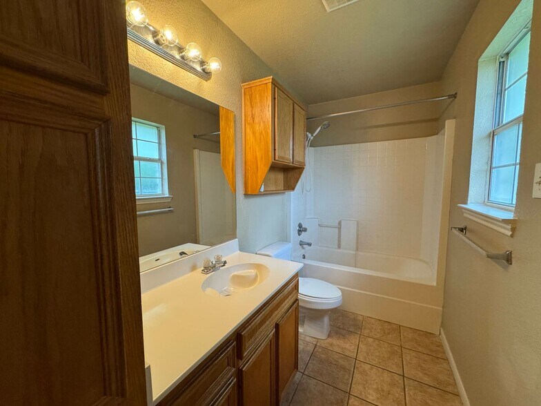 Building Photo - 4803 John David Dr