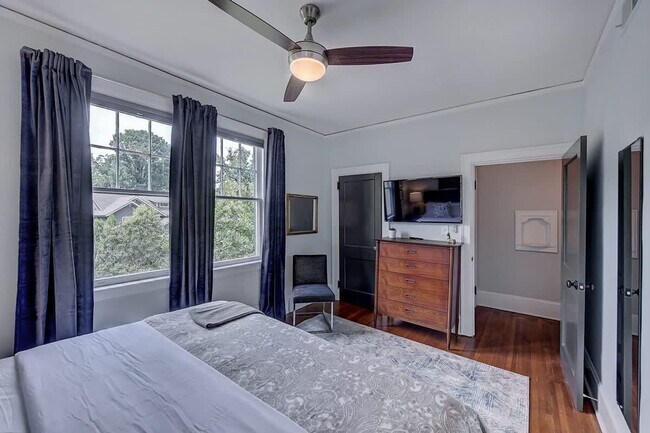 Building Photo - 518 Lamar Ave