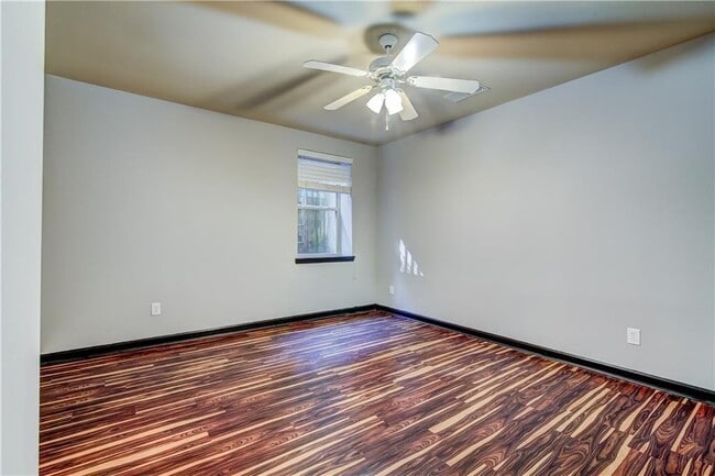 Building Photo - 1754 Oak Brook Ln NW