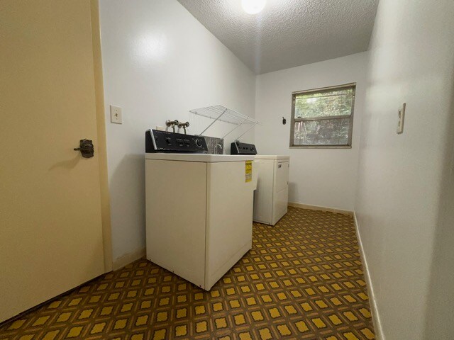 Building Photo - 7632 Lake Forest Cir