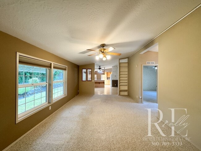Building Photo - Your Private Getaway In Bremerton