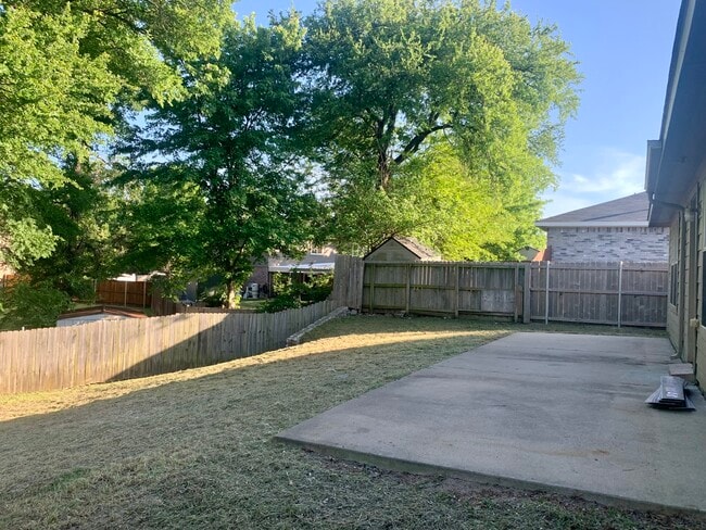 Building Photo - 1709 Southridge Ln
