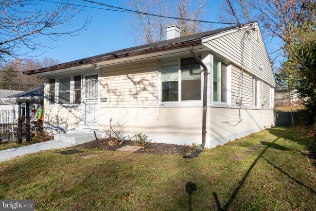 Building Photo - 2027 Barlowe Pl