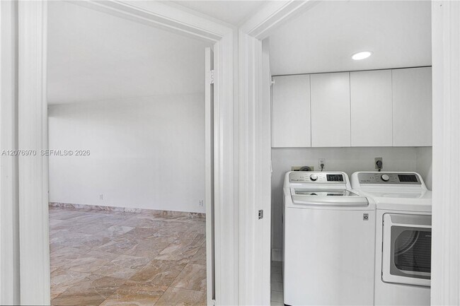 Building Photo - 3600 Yacht Club Dr