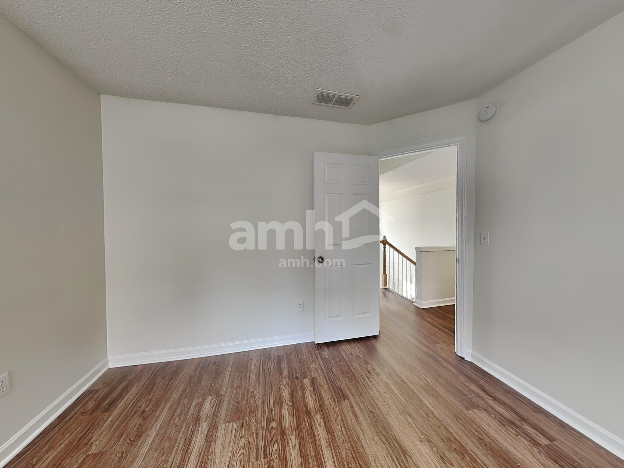 Building Photo - 105 Bay Hill Dr