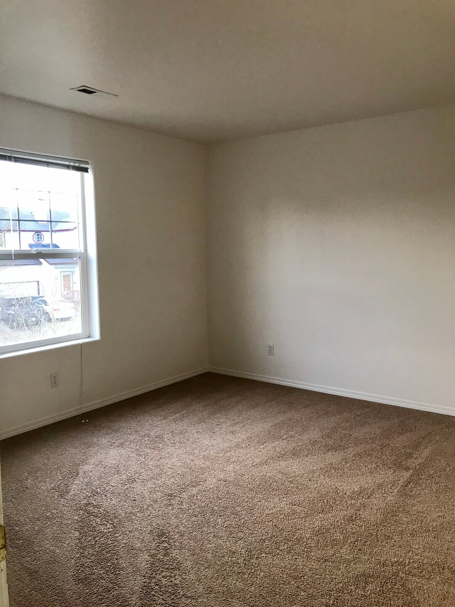 Bedroom 3 with walk -in closet - 1552 SE Ripplewood Ave