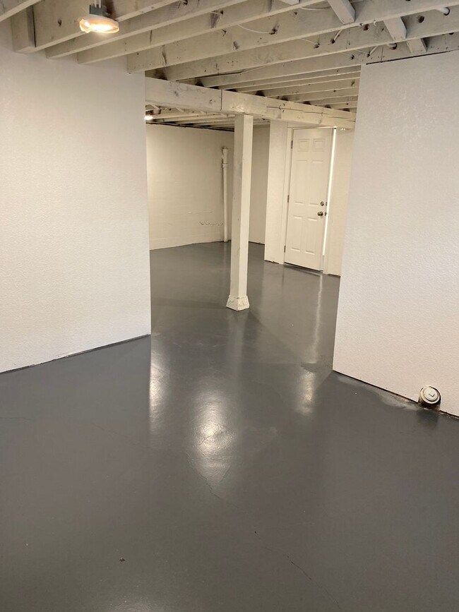 Building Photo - Modern Vintage Alberta Arts  1250sqft 1BR-...