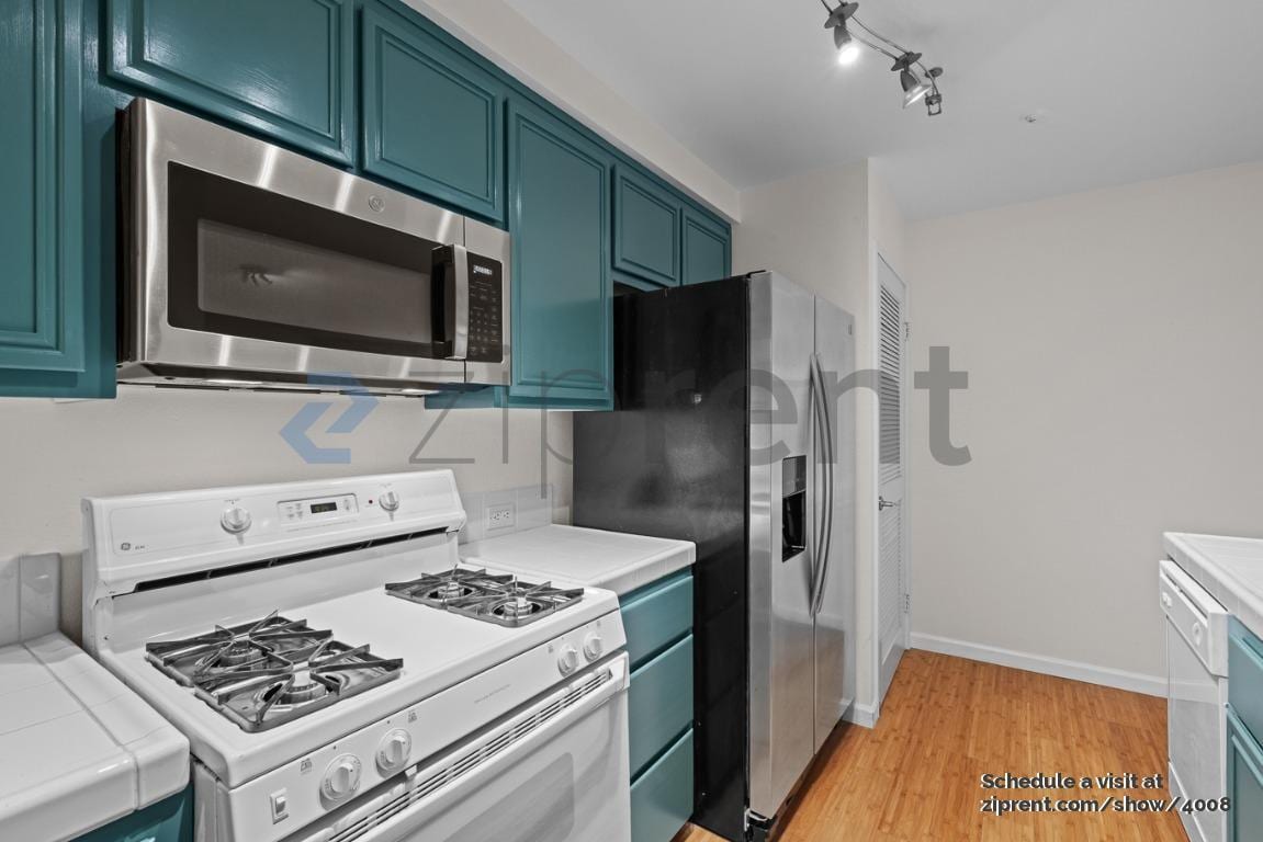 Building Photo - 240 Caldecott Ln