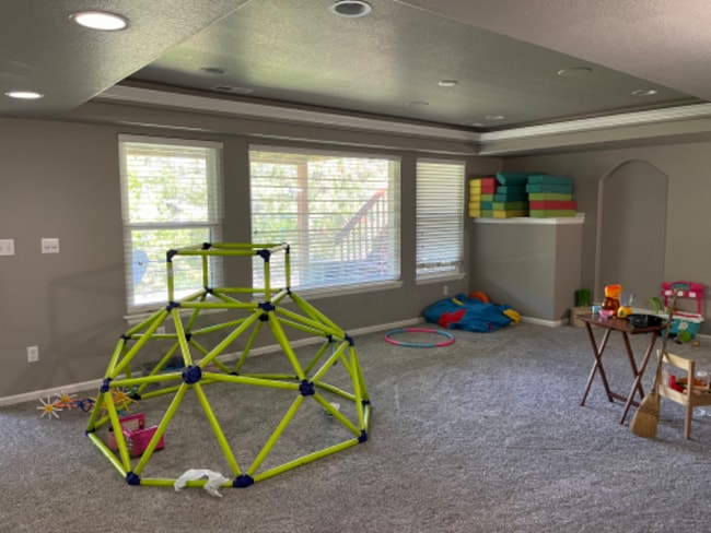 Building Photo - 541 Rita Pl