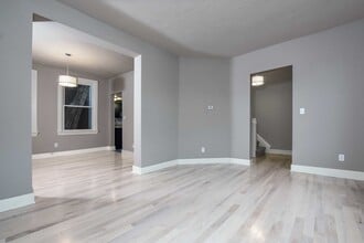 Building Photo - 4 bedroom in South Side