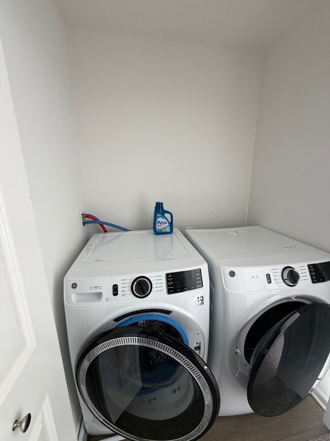 Building Photo - 1558 Sequoia Wy