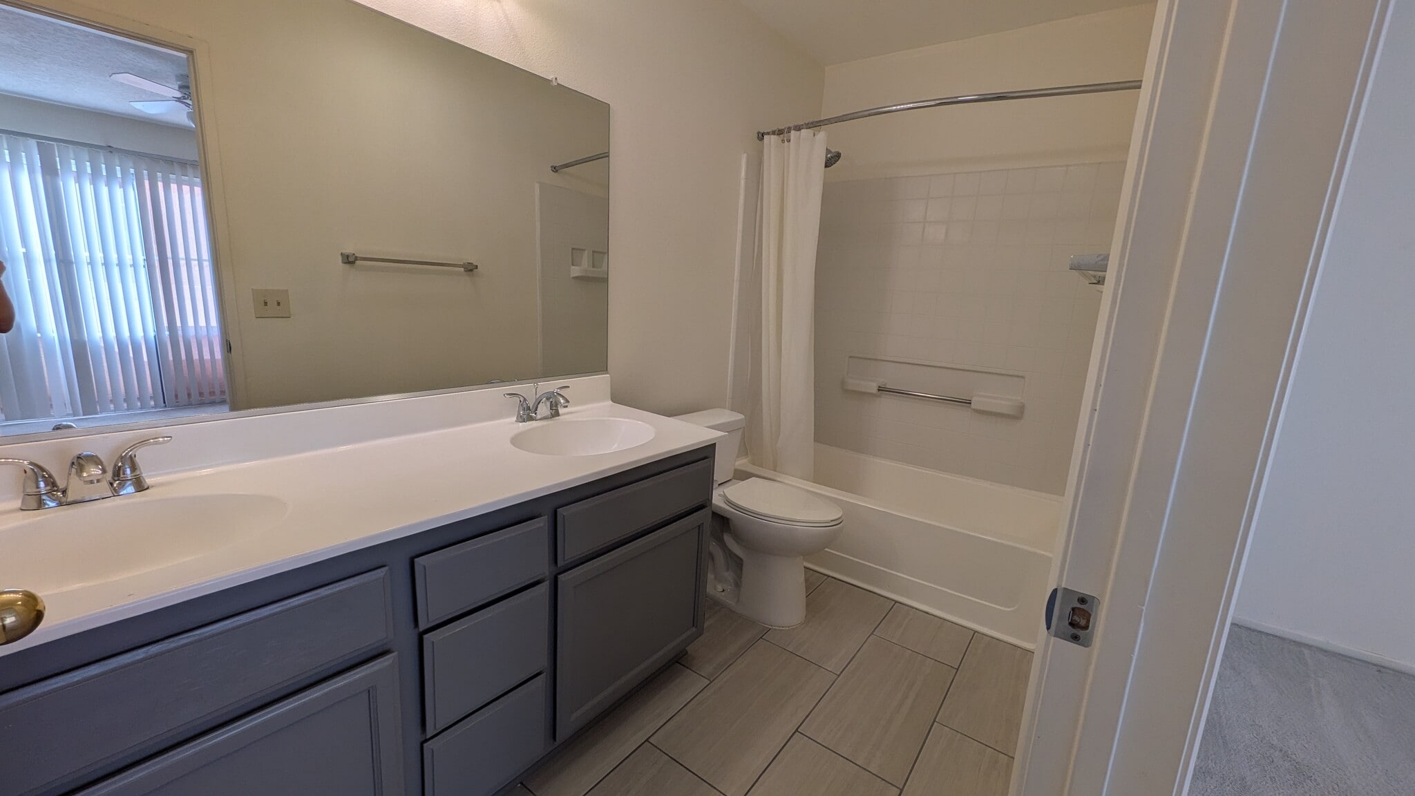 Building Photo - 7320 Balboa Blvd