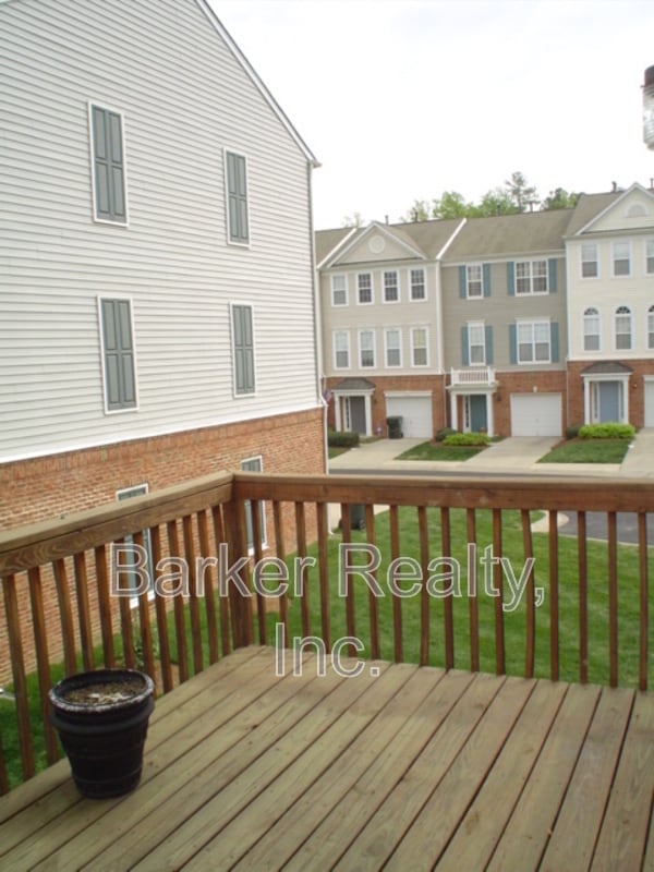 Building Photo - 7100 Proctor Hill Dr