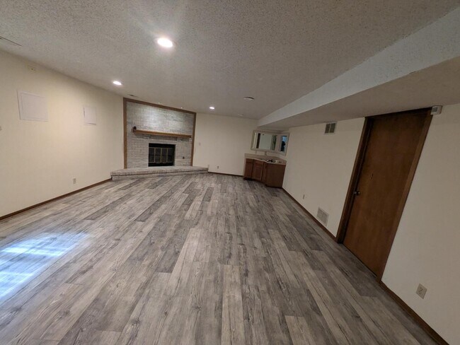Building Photo - 3132 N Longfellow Ct