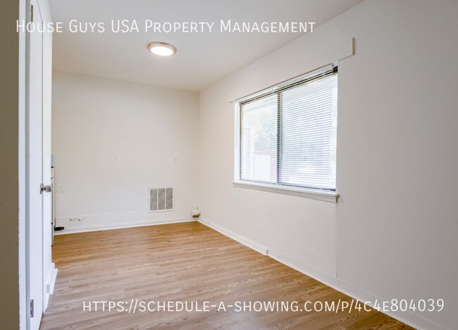Building Photo - 15216 Bellaire Ave