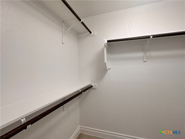 Building Photo - 2017 Ridge View Dr