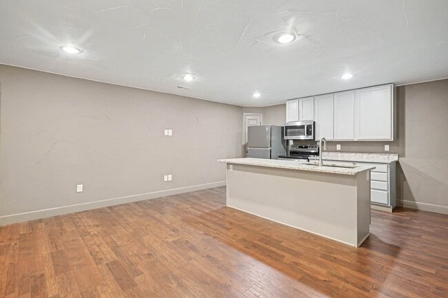 Building Photo - 5634 W Ida Dr