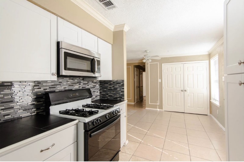 Building Photo - 830 E Linda Dr