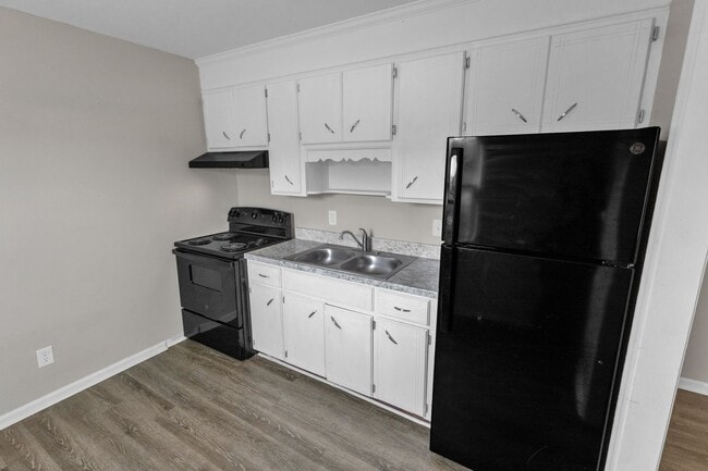 Building Photo - Comfort meets convenience- 2 Bedroom apartment in Columbia ($200.00 First months rent )