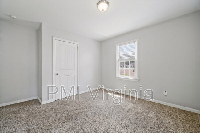 Building Photo - 9 Laurel Dr