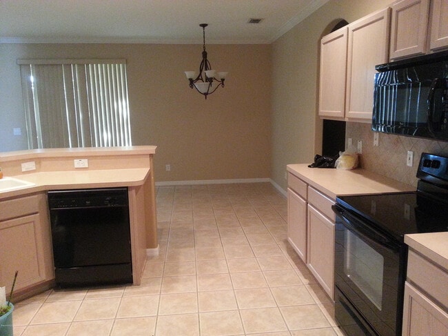 Building Photo - 1831 Barrington Cir