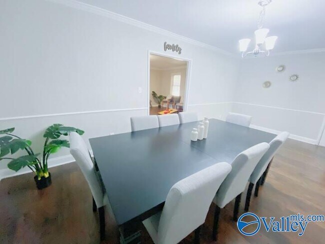 Building Photo - 12005 Greenleaf Dr SE