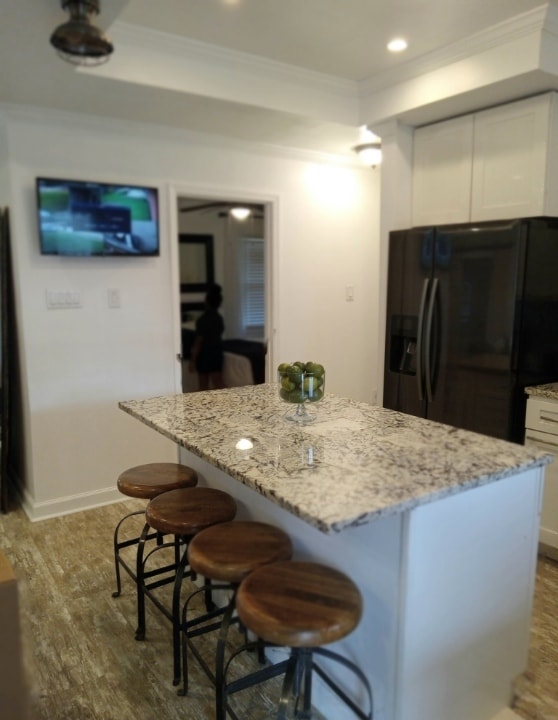 Building Photo - 1901 River Oaks Dr