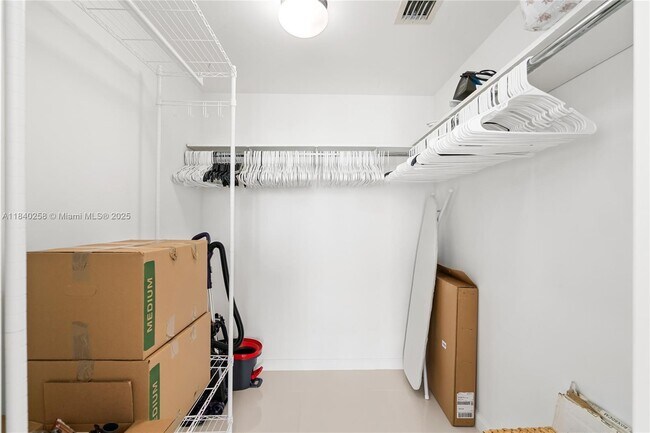 Building Photo - 495 Brickell Ave