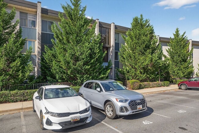 Building Photo - 2 bed 1 bath condo for rent in Rockville