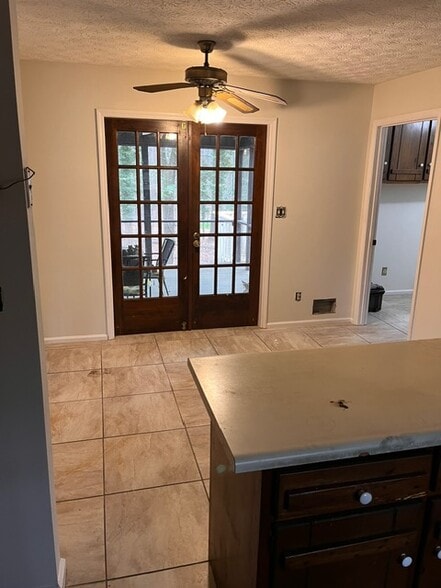 Building Photo - 180 Little Creek Dr