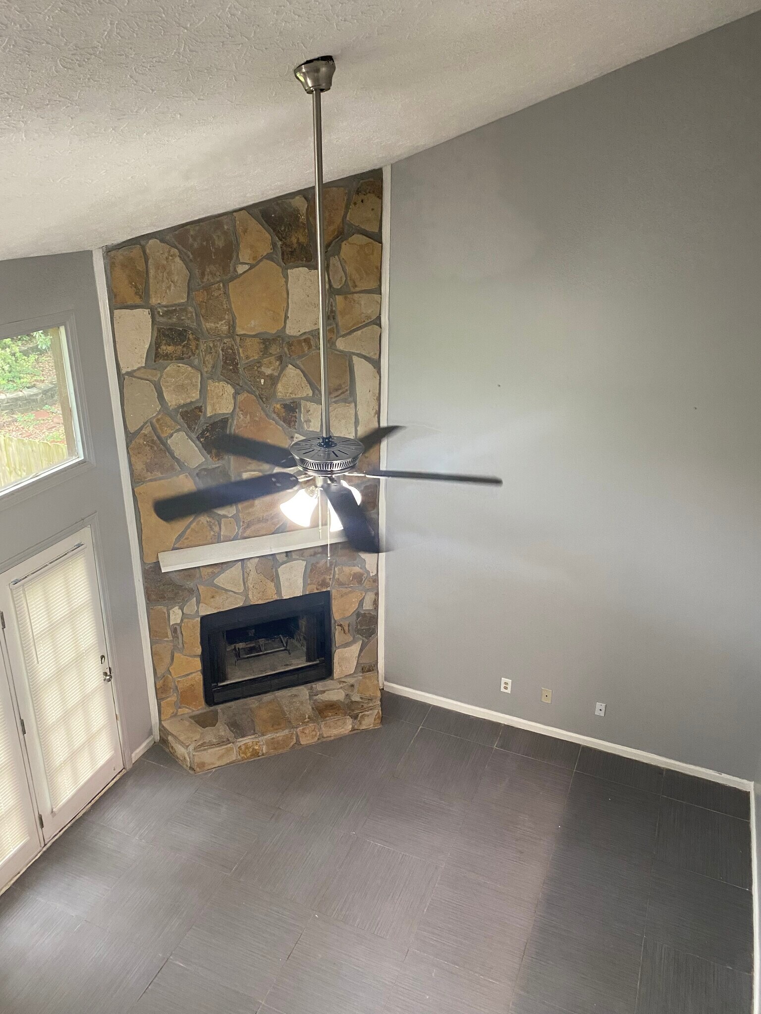 Living room - 6133 Princeton Ave