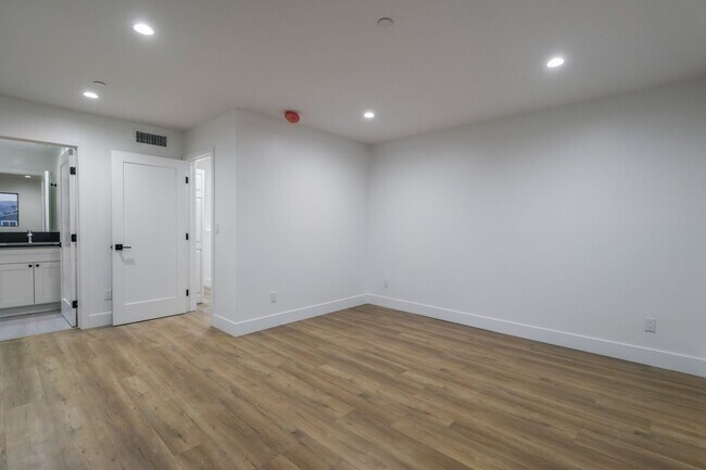 Building Photo - 4647 Pickford St