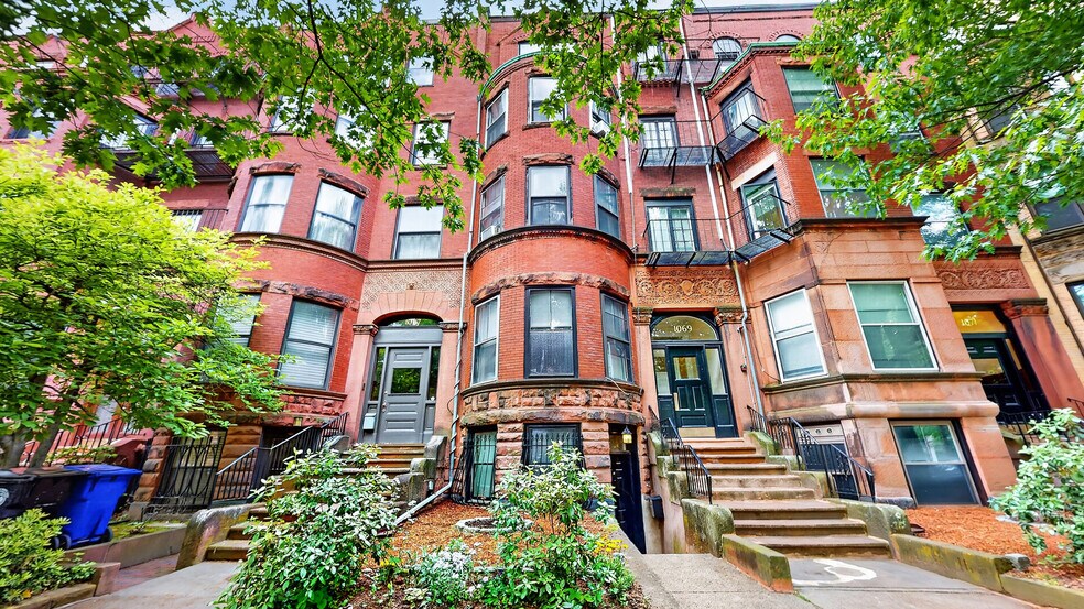 Building Photo - 1069 Beacon St