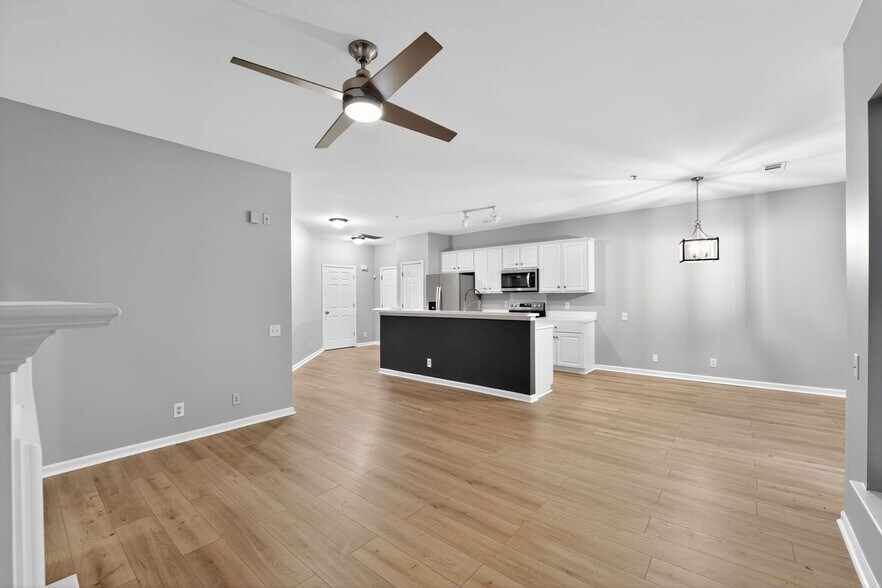 Building Photo - 3208 Margellina Drive