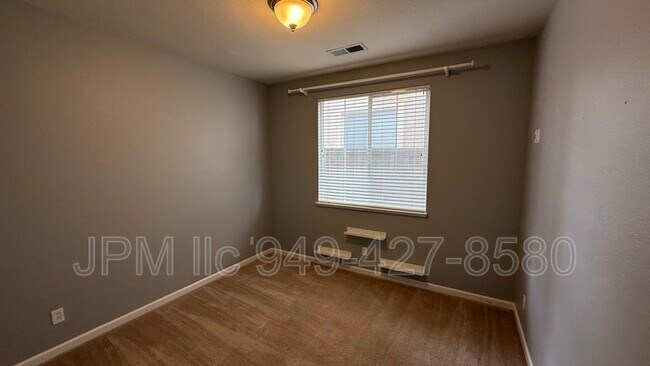 Building Photo - 565 Connemaras Ct