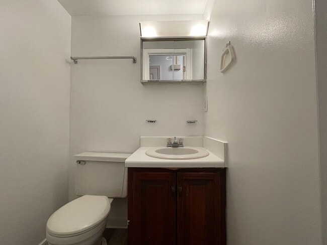 Building Photo - 1700 Taft Pl