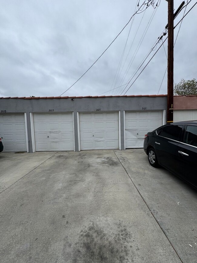 Building Photo - Gorgeous 2 bd/1 ba unit in Leimert Park