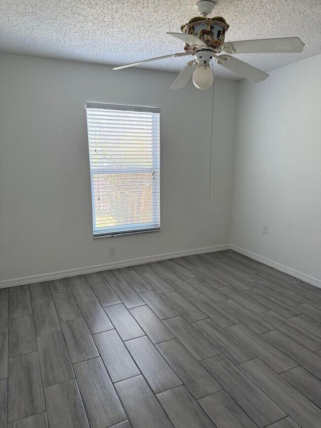 Building Photo - Spacious 3-Bedroom Home with Open Floor Plan – Great Location!