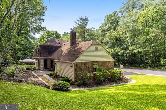 Building Photo - 1427 Laurel Hill Rd